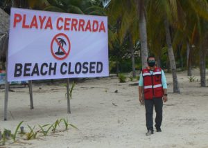 Permanecen cerradas las playas de Isla Mujeres por prevención