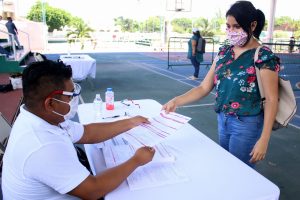 Inician entrega de formatos para becas de nivel medio superior en Benito Juárez