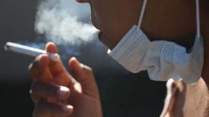 Fumadores, con más riesgo de morir por coronavirus: OMS