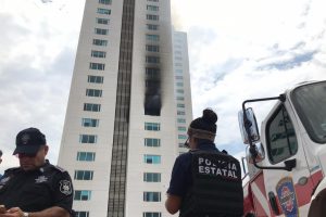 Controlado incendio en Torre JV de Boca del Río; no hay personas lesionadas: PC estatal