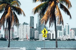 Millonarios mexicanos se van a Miami para invertir en el extranjero, señalan