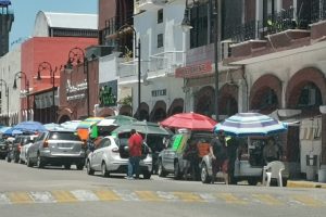 Comerciantes de la Plaza de la Tecnología en la capital de Tabasco una vez más toman la calle para vender