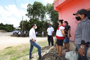 El Gobernador Mauricio Vila continúa recorriendo las comunidades afectadas por “Amanda” y “Cristóbal” en Yucatán