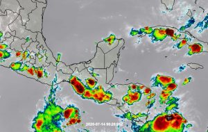Se aproxima la onda tropical número 17 a la Peninsula de Yucatan