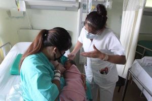 IMSS aconseja continuar la lactancia materna durante la emergencia sanitaria