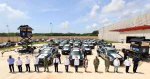 Entrega el gobernador Carlos Joaquín 70 patrullas equipadas a la Policía Quintana Roo