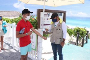 Exhorta ZOFEMAT a sector privado a utilizar protocolos en playas de Cancún