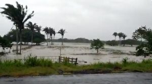 Reportan desbordamiento del río Raudal en Nautla, Veracruz
