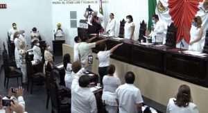 Rinden protesta integrantes del Concejo Municipal de Macuspana ante el Congreso de Tabasco