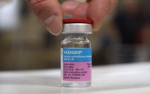 Especialistas llaman a vacunarse contra la influenza para evitar ‘choque’ con el COVID-19