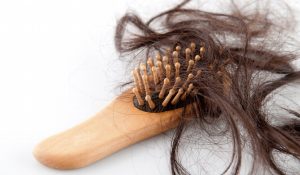 ¿Pandemia por COVID-19 aumenta la caída del cabello?