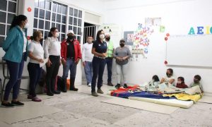 Recorre Laura Fernandez y autoridades los refugios anticiclónicos de Puerto Morelos