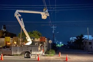 CFE restablece suministro eléctrico a usuarios afectados por ‘Delta’ en Yucatán y Quintana Roo