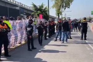 Protestan empleados de Interjet por despido masivo