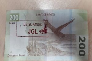 Circulan billetes de 200 pesos marcados con las iniciales de ‘El Chapo’