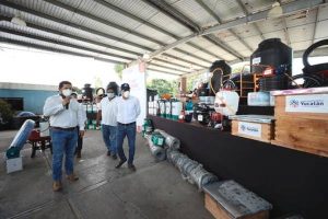 El gobernador Mauricio Vila realiza la entregade apoyos del programa «Peso a Peso»