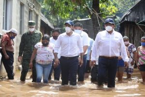El Gobernador Mauricio Vila Dosal recorre la zona oriente del estado para apoyar a los afectados por la tormenta tropical «Gamma»
