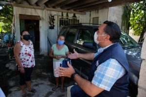 El alcalde Renán Barrera extiende apoyos a las comisarías más afectadas por las inundaciones en Mérida