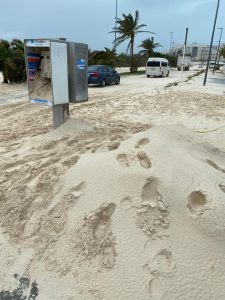 Huracán ‘Zeta’, afecto arenales de Playa Delfines en Cancún