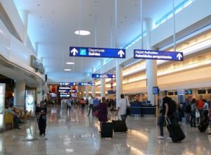 Reportan más de 15 cancelaciones de vuelos reporta el Aeropuerto Internacional de Cancún