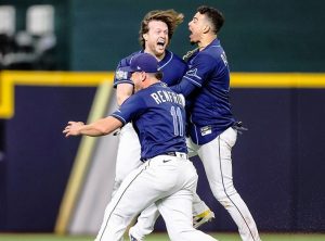 Increíble triunfo de Rays empareja la Serie Mundial ante Dodgers