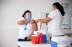 La campaña de vacunación contra la influenza continúa registrando buena respuesta en Quintana Roo