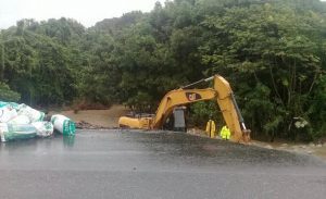 Abren caminos alternos en carreteras de Las Choapas, tras afectaciones por lluvias