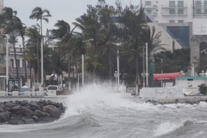 Emiten Alerta Gris en Veracruz por frente frío, lluvia, evento de Norte y huracán “Iota”