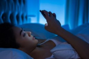 Cinco consejos para alejarse del celular antes de ir a dormir