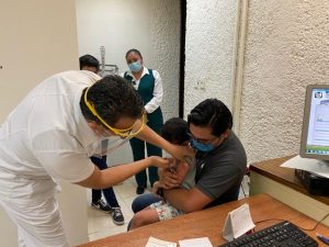 IMSS en Yucatán mantiene activa distribución de vacunas anti-influenza para grupos de riesgo