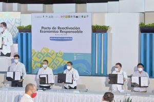 Tulum firma pacto de reactivación económica responsable