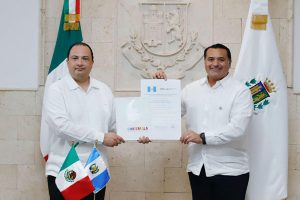 Renán Barrera recibe la visita del embajador de Guatemala Mario Adolfo Búcaro