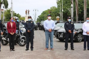 Entrega Renán Barrera vehículos, uniformes y equipos de grabación a la Policía Municipal