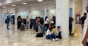 Interjet deja varados a cientos de pasajeros en Cancún