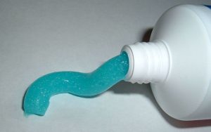 Estudio revela que pastas dentales neutralizan el COVID-19 hasta en 99.9 %