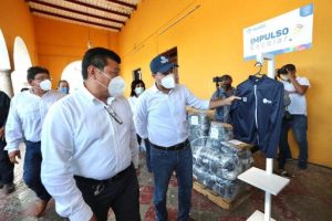 Continúa la distribución de chamarras del programa “Impulso Escolar” en Yucatán: Mauricio Vila