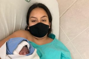 Recibe IMSS de Veracruz a primera bebé del 2021