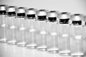 Pfizer y BioNTech ofrecerán vacuna contra COVID-19 a participantes en ensayos
