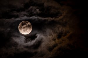 Checa cuándo será la ‘Luna de Lobo’, la primera luna llena del año