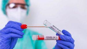 China causa polémica al realizar pruebas anales para detectar Covid-19