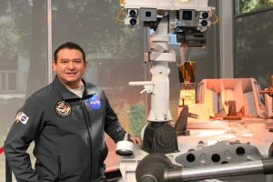 Él es Luis Enrique Velasco, ingeniero chiapaneco que participó en el aterrizaje del Perseverance en Marte