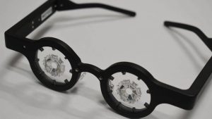 Empresa japonesa lanza al mercado anteojos para corregir la miopía sin cirugía