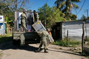 Arranca en Centro entrega de enseres domésticos a damnificados por inundaciones: Sedena