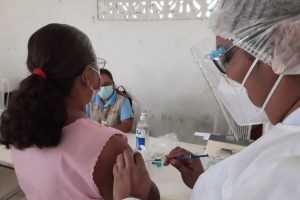 Vacunación de adultos mayores continuará este martes en Cunduacán