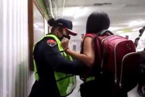 Suspenden a policías de CDMX que retuvieron a mujeres en Metro Hidalgo