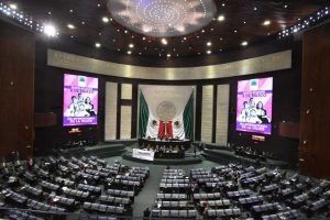 Diputadas conmemoran Día de la Mujer en San Lázaro entre mantas y consignas