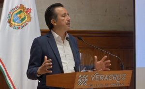Cerrar playas en Veracruz es atribución federal: Gobernador, Cuitláhuac García Jiménez