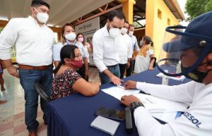 El gobernador, Mauricio Vila y  el alcalde, Renán Barrera, apoyan con alimentos a las familias de Mérida