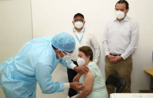Adultos mayores de 60 años de Ticul, Kanasín y Espita comienzan a recibir vacuna