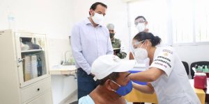 Continúa vacunación contra el coronavirus en adultos mayores de Yucatán